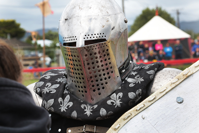 Medieval Market : Swords and Armour : Medieval Fighting : Levin : New Zealand : Richard Moore : Journalist : Photographer :
